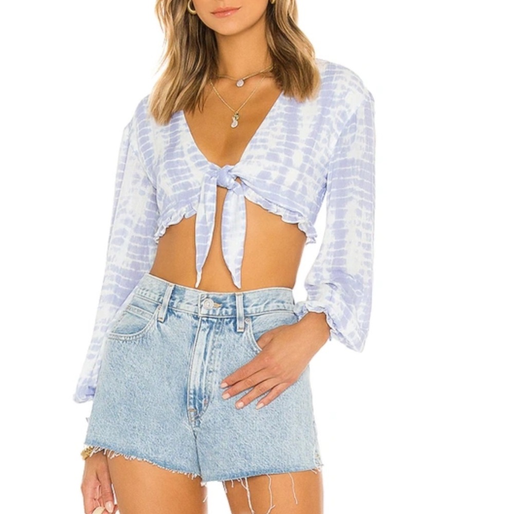 Isabelle Top in Periwinkle Tie Dye Revolve 
MAJORELLE
Color: Periwinkle Tie Dye